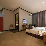 1825 Gallery Hotel