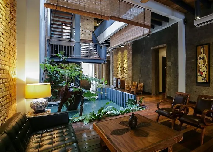 1825 Gallery Hotel