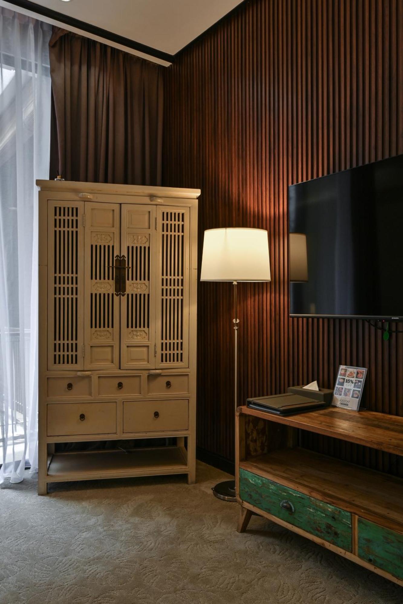 Hotel 1825 Gallery
