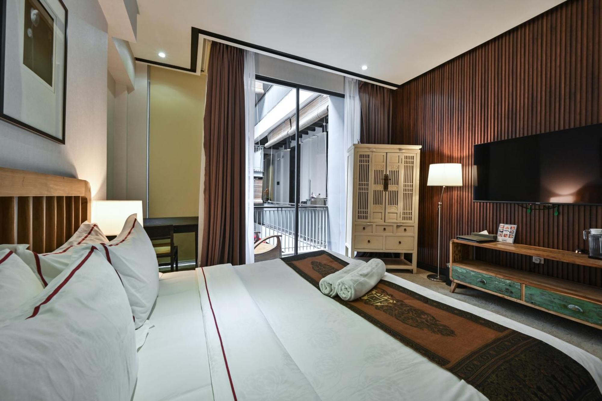 1825 Gallery 3*