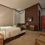 1825 Gallery Hotel